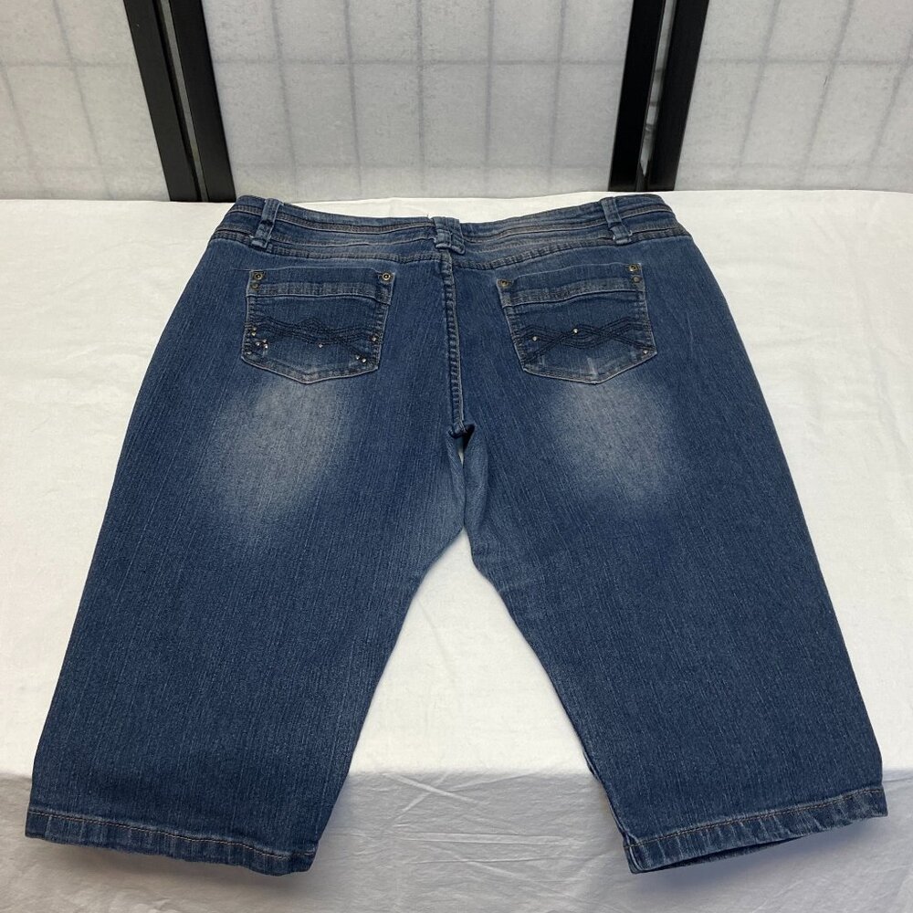 Kiss Therapy Embellished Zip Pocket Faded Capri Crop Denim Jeans Medium Wash 16 - Picture 10 of 14
